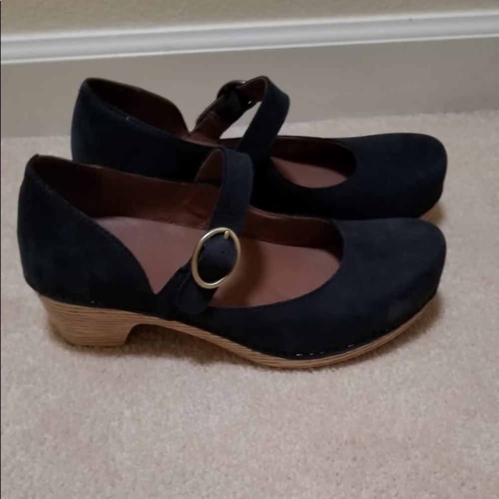 Dansko 37 Suede Mary Janes